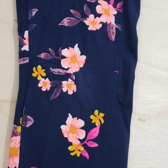 🎀🎀 Pink VS ULTIMATE leggings - Picture 4 of 8